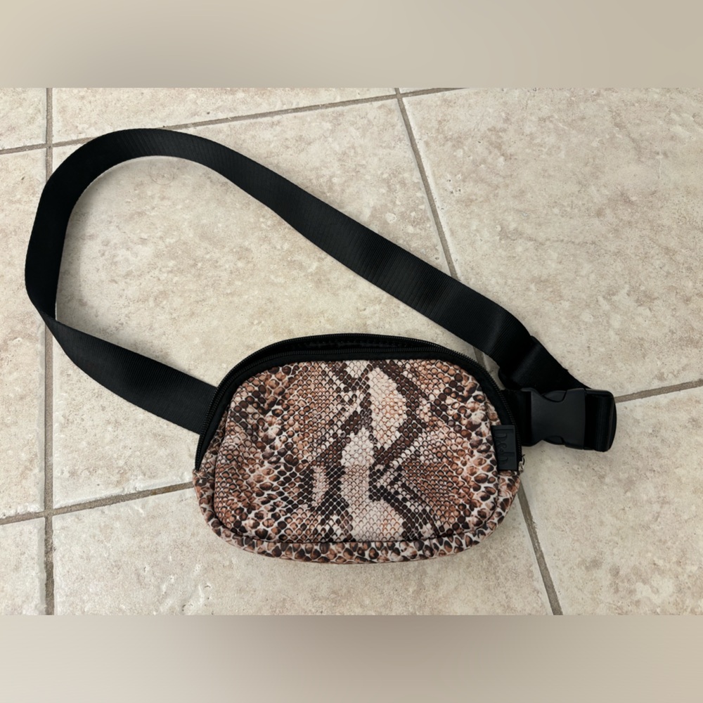 POUCH - SNAKESKIN